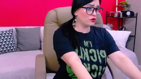 Snapshot of chantallovely chatting on February 2025 06:07:01 AM The Queen online show from February 2025 06:07:01 AM