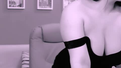 Snapshot of chantallovely chatting on March 2025 07:04:02 PM The Queen online show from March 2025 07:04:02 PM