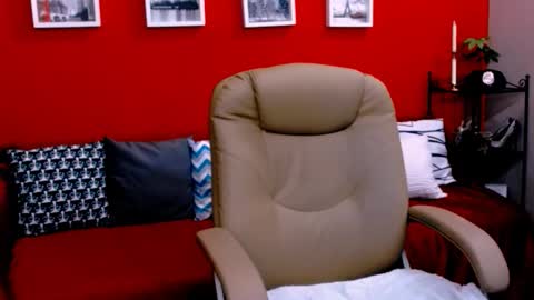Snapshot of chantallovely chatting on September 2025 12:48:02 AM The Queen online show from September 2025 12:48:02 AM