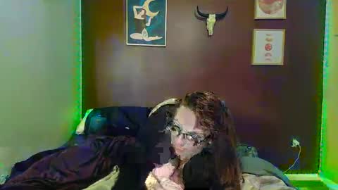 Luna online show from December 2025 04:53:02 AM