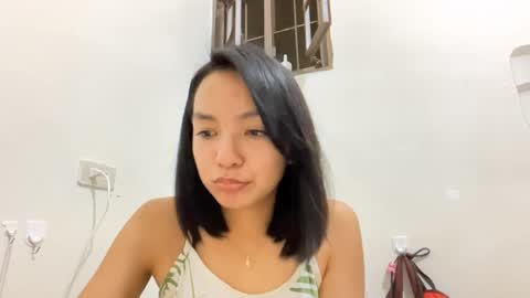 Snapshot of charamaracle chatting on April 2026 11:55:02 AM Elly online show from April 2026 11:55:02 AM