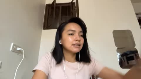 Snapshot of charamaracle chatting on April 2026 09:10:01 AM Elly online show from April 2026 09:10:01 AM