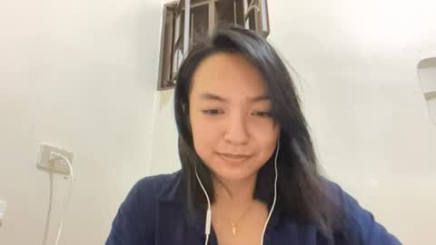 Snapshot of charamaracle chatting on April 2026 01:16:02 PM Elly online show from April 2026 01:16:02 PM