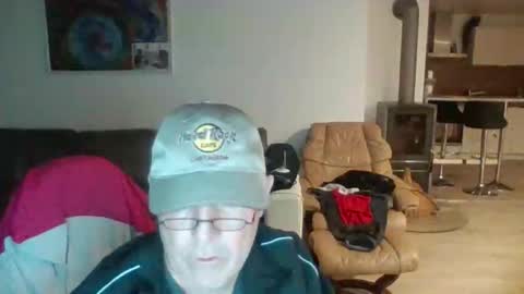 Snapshot of charles6064 chatting on May 2026 10:26:01 PM charles6064 online show from May 2026 10:26:01 PM