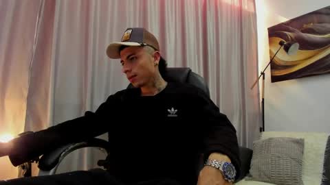 Snapshot of charlie_foxie chatting on April 2026 08:17:02 PM charlie_foxie online show from April 2026 08:17:02 PM