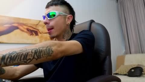 Snapshot of charlie_foxie chatting on April 2026 08:07:02 PM charlie_foxie online show from April 2026 08:07:02 PM