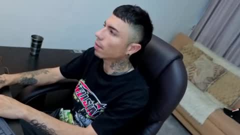 Snapshot of charlie_foxie chatting on April 2026 08:06:02 PM charlie_foxie online show from April 2026 08:06:02 PM