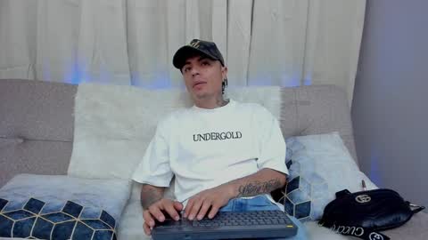 Snapshot of charlie_foxie chatting on April 2026 06:53:01 PM charlie_foxie online show from April 2026 06:53:01 PM