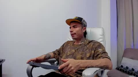 Snapshot of charlie_foxie chatting on April 2026 03:00:02 AM charlie_foxie online show from April 2026 03:00:02 AM