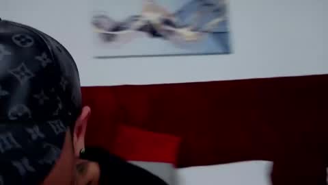 Snapshot of charlie_foxie chatting on April 2026 03:33:01 AM charlie_foxie online show from April 2026 03:33:01 AM