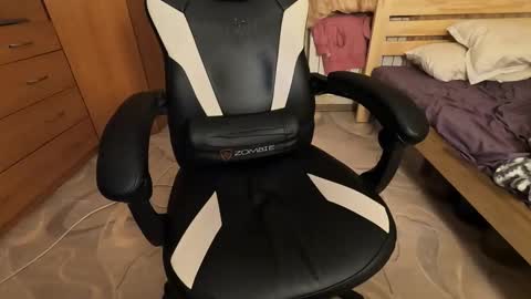 Charlie online show from October 2025 09:39:01 PM