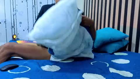 Snapshot of charlies_fox chatting on April 2026 07:11:02 PM charlies_fox online show from April 2026 07:11:02 PM