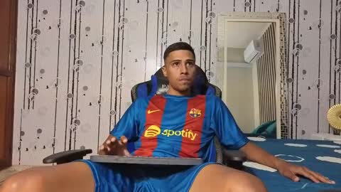 Snapshot of charlies_fox chatting on April 2026 07:31:02 PM charlies_fox online show from April 2026 07:31:02 PM