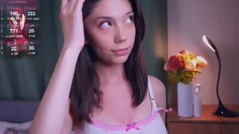 Snapshot of charlinepiker chatting on June 2026 10:41:02 PM Yumi online show from June 2026 10:41:02 PM