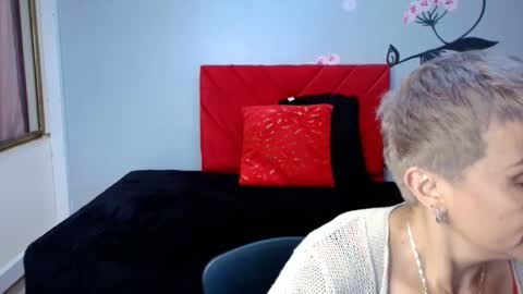 CHARLOTTE GRAY online show from October 2025 12:20:01 PM