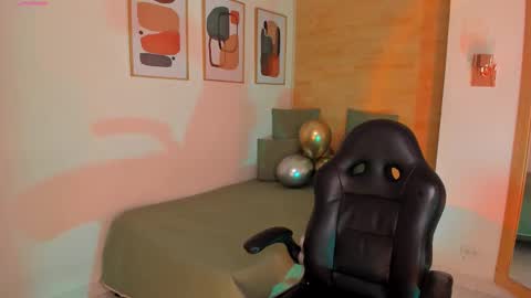 charlotte  grey online show from December 2025 01:37:02 PM