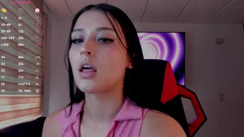 Snapshot of charlotte_greys chatting on September 2025 08:45:01 PM Charlotte online show from September 2025 08:45:01 PM