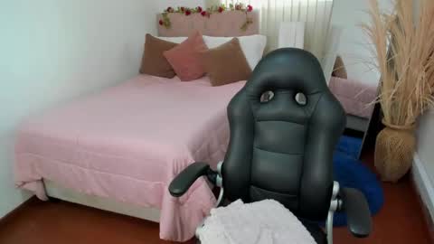 Snapshot of charlotte_pleasure chatting on May 2026 11:27:02 AM Charlotte online show from May 2026 11:27:02 AM
