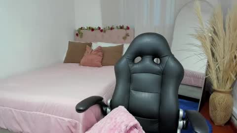 Snapshot of charlotte_pleasure chatting on May 2026 10:43:02 AM Charlotte online show from May 2026 10:43:02 AM