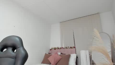 Snapshot of charlotte_pleasure chatting on June 2026 10:02:02 AM Charlotte online show from June 2026 10:02:02 AM