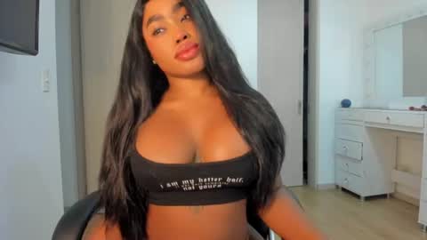 Snapshot of charlotte_tiller chatting on June 2026 04:46:01 AM Yuli online show from June 2026 04:46:01 AM