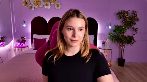 Snapshot of charlotteatwood chatting on May 2026 04:15:02 PM charlotteatwood online show from May 2026 04:15:02 PM
