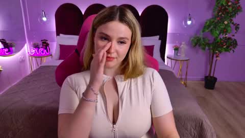 Snapshot of charlotteatwood chatting on May 2026 04:12:01 PM charlotteatwood online show from May 2026 04:12:01 PM