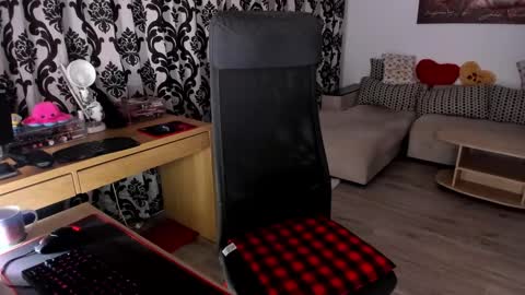 Charlotte Diamonds online show from January 2025 02:04:01 AM