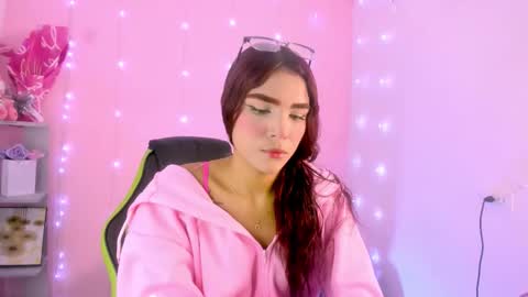 charlotteee online show from November 2025 01:28:01 AM