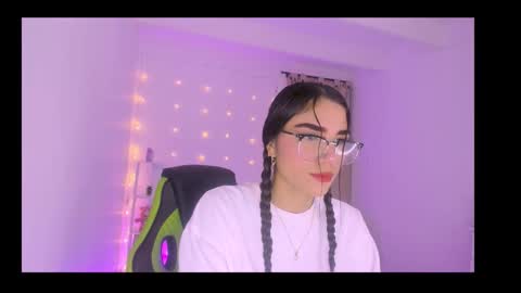 charlotteee online show from December 2025 04:00:02 AM