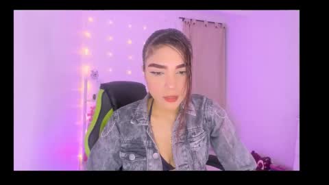 charlotteee online show from December 2025 02:42:01 AM