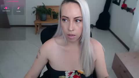 charlottezoe online show from December 2024 05:57:01 PM