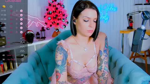 Snapshot of chaturkaterina chatting on January 2025 01:16:02 AM Miss Harmony online show from January 2025 01:16:02 AM