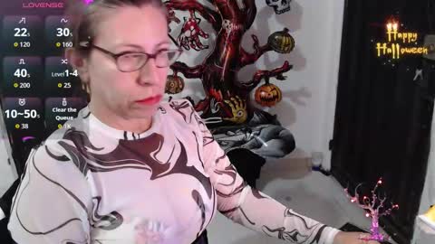 CHAYLA VICTORIA RUIZ  online show from November 2025 09:11:02 AM