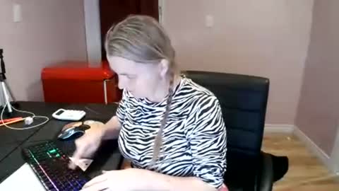 chealsiek online show from October 2025 01:00:02 AM