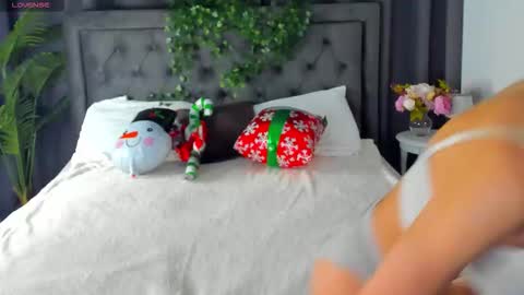 cheezy_cream online show from December 2025 06:45:02 PM