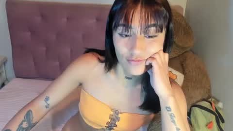Snapshot of chellfox chatting on May 2026 04:10:01 AM Chell online show from May 2026 04:10:01 AM