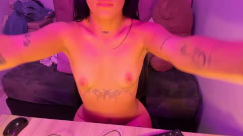 Snapshot of chellfox chatting on June 2026 04:42:02 AM Chell online show from June 2026 04:42:02 AM