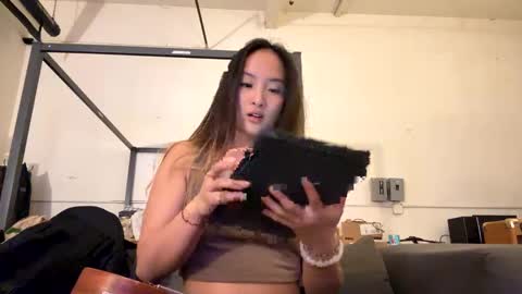 Snapshot of chellybear101 chatting on December 2024 02:25:02 AM chellybear101 online show from December 2024 02:25:02 AM