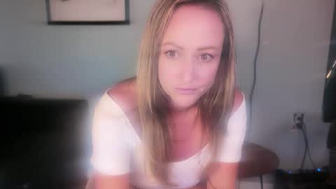 Snapshot of chelseelynn chatting on October 2025 04:24:01 AM chelsee lynn online show from October 2025 04:24:01 AM
