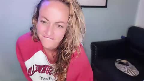 Snapshot of chelseelynn chatting on November 2025 06:24:01 AM chelsee lynn online show from November 2025 06:24:01 AM