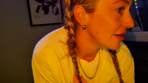 Snapshot of chelseelynn chatting on February 2026 04:38:01 AM chelsee lynn online show from February 2026 04:38:01 AM