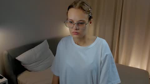 Snapshot of cherrieaxson chatting on November 2025 11:03:01 AM Anna online show from November 2025 11:03:01 AM