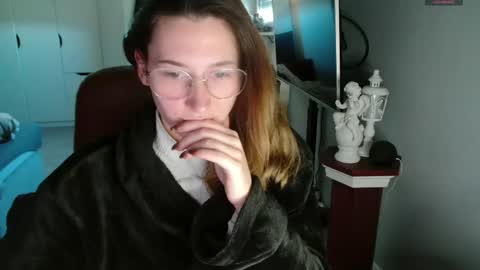 Snapshot of cherryangle chatting on April 2026 07:50:02 AM Leonie online show from April 2026 07:50:02 AM