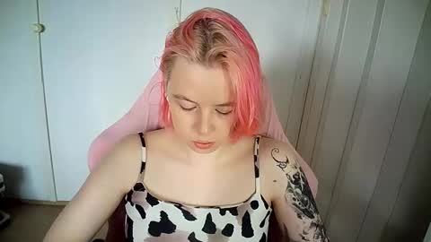cherrybaby_0 online show from June 2026 01:01:01 PM