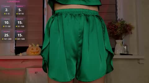 Lysia online show from October 2025 11:10:01 AM