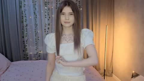 Snapshot of cherylevanslooten chatting on April 2026 02:13:02 PM aroline online show from April 2026 02:13:02 PM