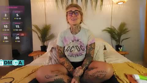 Chevi Blue online show from October 2025 01:58:01 PM