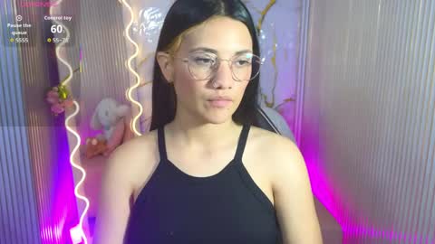 Snapshot of chiara_tay chatting on April 2026 07:43:01 PM Chiara online show from April 2026 07:43:01 PM