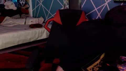 chico_explosivo online show from October 2025 12:00:01 AM